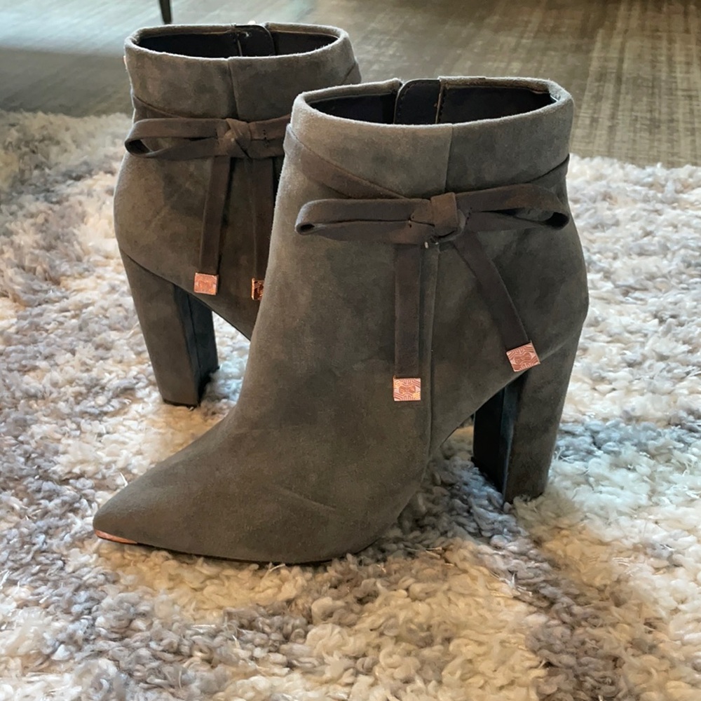 Ted Baker size 38/US 7.5 Grey Suede Booties